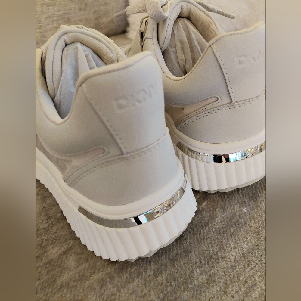 DKNY Loami Wedge Sneaker (color:"Bone") Size 8 NIB - Picture 6 of 12